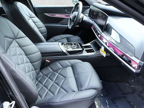 Certified 2025 BMW 740i xDrive AWD/4WD image 30