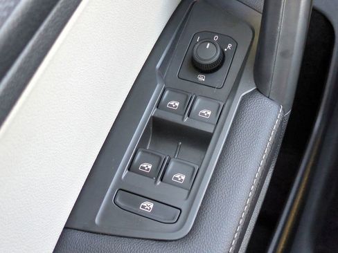 Used 2022 Volkswagen Tiguan S image 23