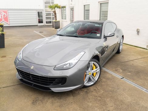Used 2018 Ferrari GTC4Lusso image 3