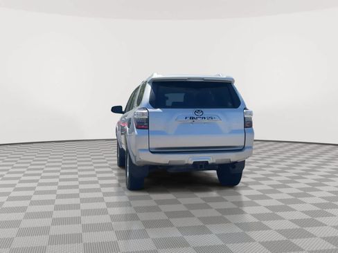 Used 2014 Toyota 4Runner SR5 AWD/4WD image 7