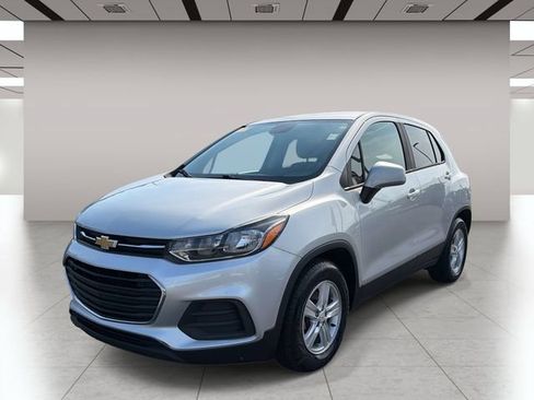 Used 2020 Chevrolet Trax LS w/ Tint and Cruise Package FWD image 7