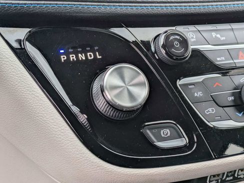 Used 2021 Chrysler Pacifica Touring w/ Cold Weather Group image 29