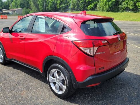 Used 2018 Honda HR-V LX image 9