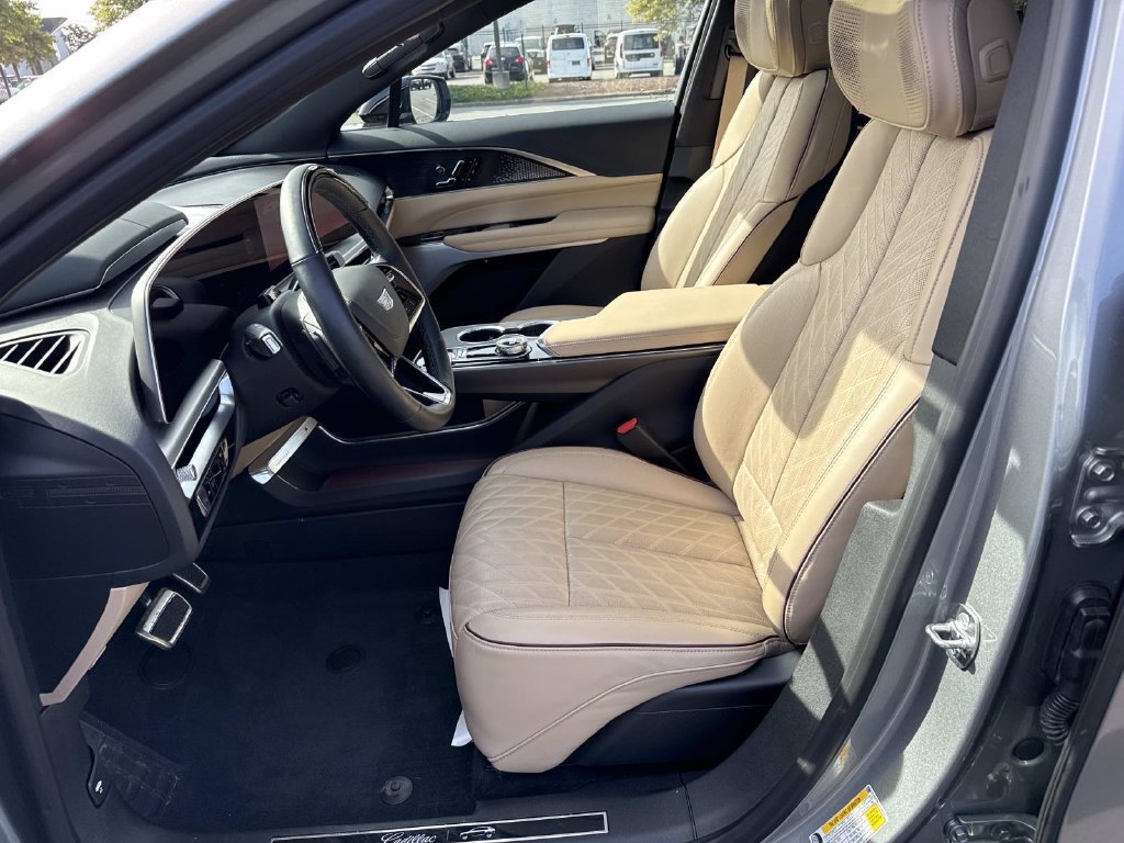 Certified 2026 Cadillac Lyriq Signature Luxury w/ Nappa Leather Package AWD/4WD image 5