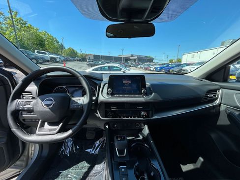 Used 2025 Nissan Rogue SV FWD image 28