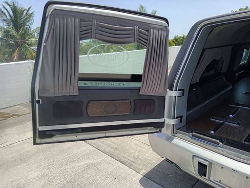 Used 2011 Cadillac DTS Hearse FWD image 20