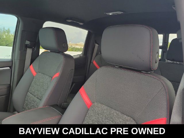 Used 2025 Chevrolet Colorado Z71 AWD/4WD image 16