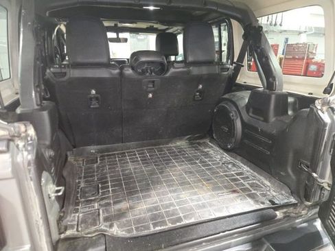 Used 2018 Jeep Wrangler Unlimited Sahara w/ Dual Top Group image 11