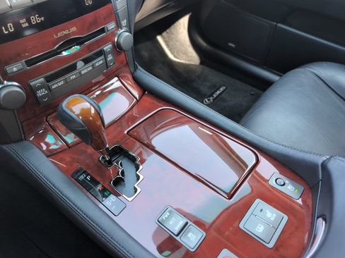Used 2007 Lexus LS 460 w/ Comfort Pkg RWD image 27