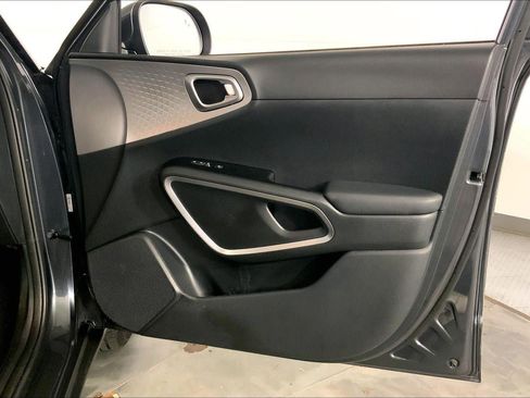 Certified 2025 Kia Soul LX w/ LX Technology Package FWD image 25