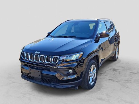 Used 2024 Jeep Compass Latitude image 1