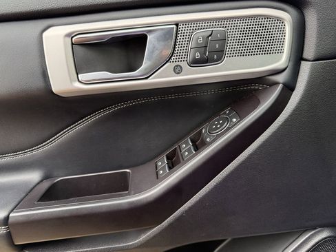 Used 2020 Ford Explorer Limited image 24