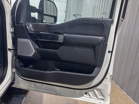 Used 2025 Ford F250 Platinum image 27