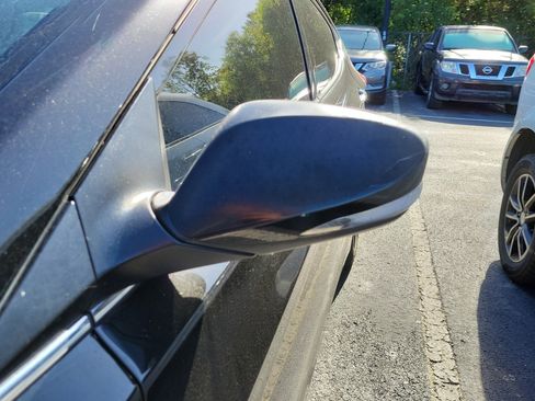 Used 2016 Hyundai Elantra Limited image 5