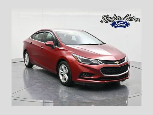 Used 2018 Chevrolet Cruze LT w/ Convenience Package FWD image 1