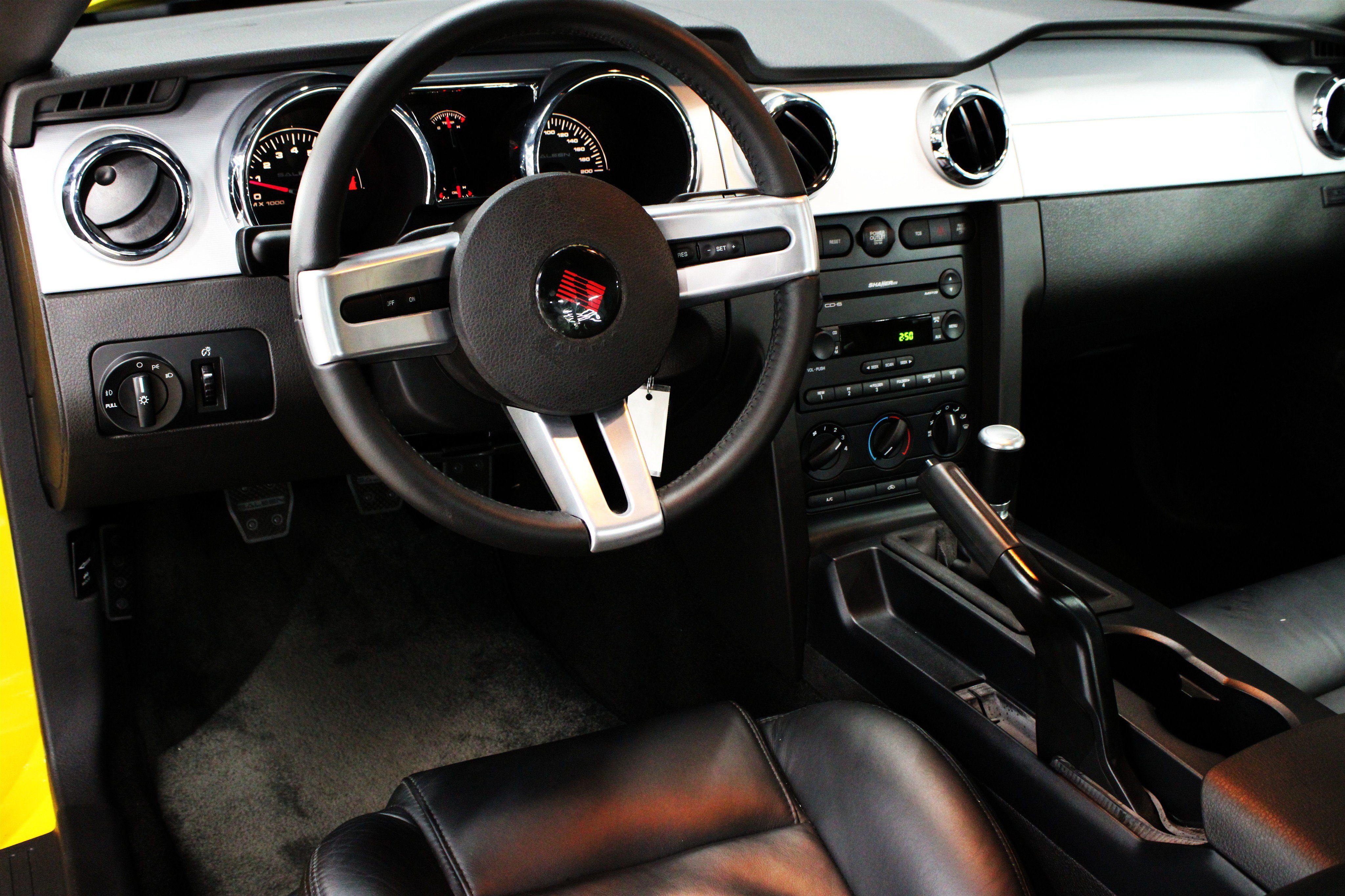 Used 2006 Ford Mustang GT RWD image 2
