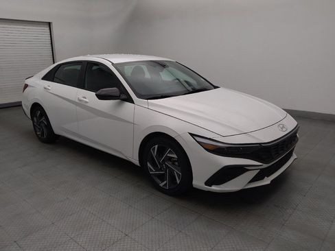 Used 2025 Hyundai Elantra Sport FWD image 11