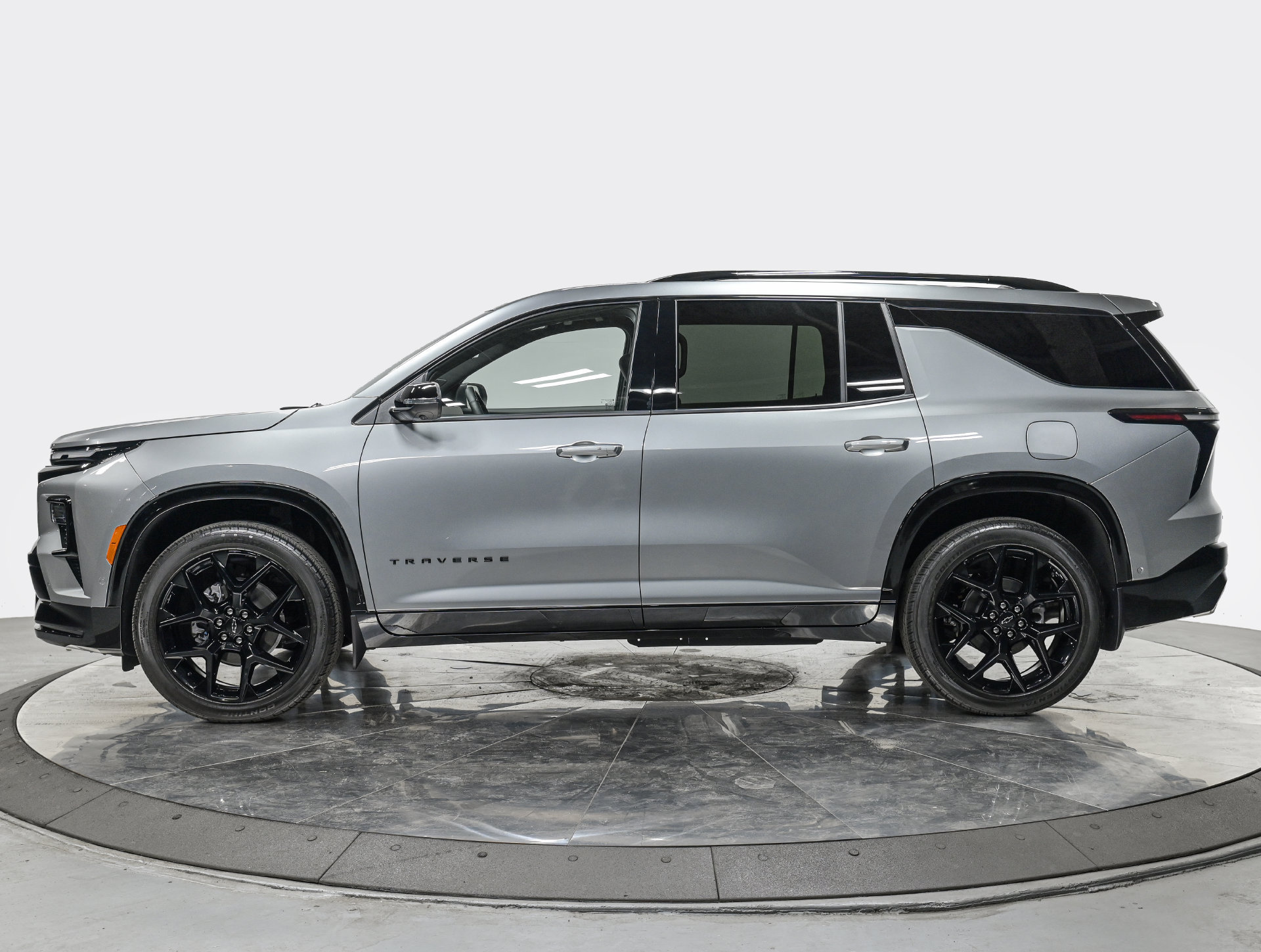 Used 2026 Chevrolet Traverse RS FWD image 2