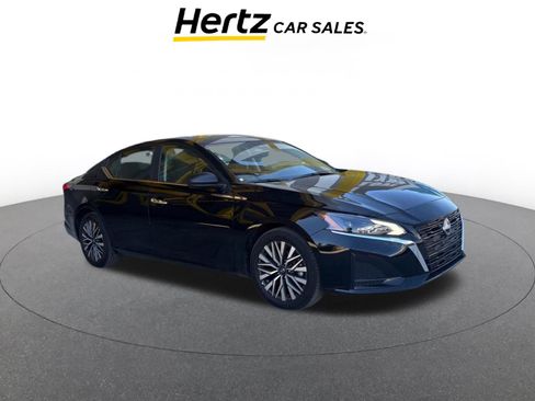 Used 2025 Nissan Altima 2.5 SV FWD image 1
