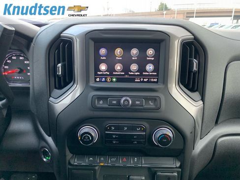 Used 2025 Chevrolet Silverado 1500 Custom image 24