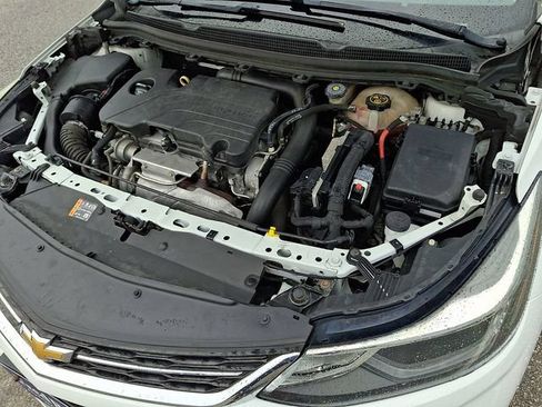 Used 2018 Chevrolet Cruze Premier FWD image 36