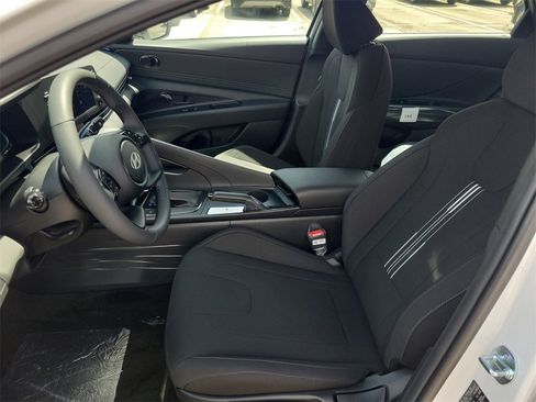 Certified 2025 Hyundai Elantra Sport image 9
