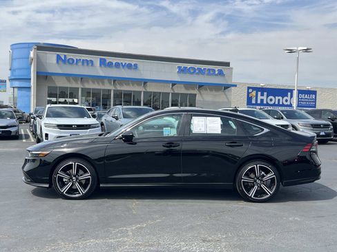 Used 2025 Honda Accord Sport image 2