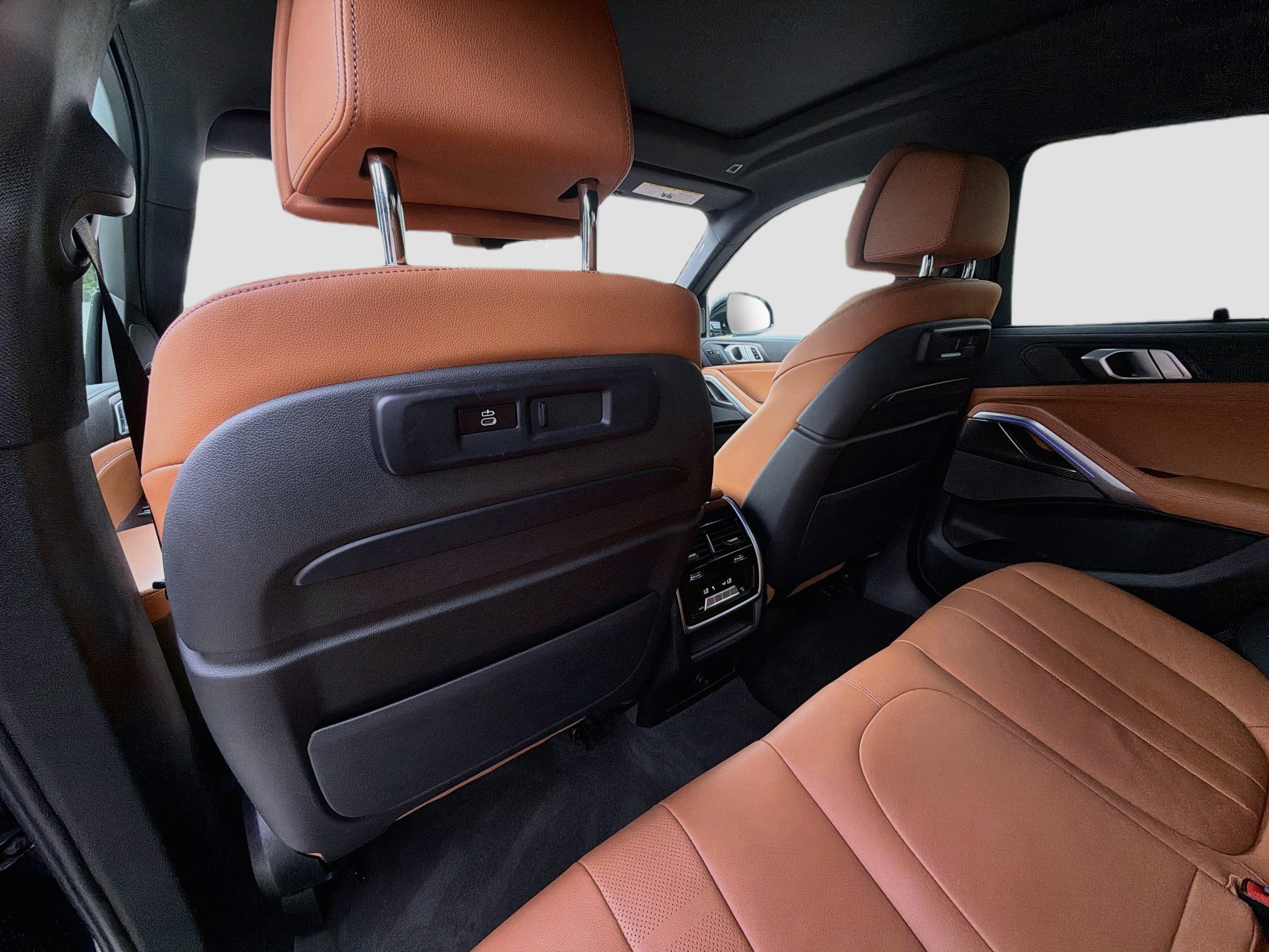 Used 2022 BMW X6 M50i w/ Executive Package AWD/4WD image 25
