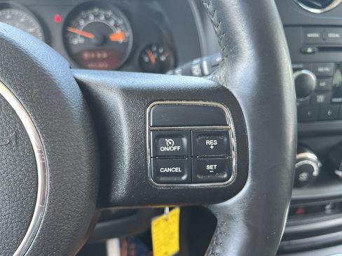 Used 2016 Jeep Patriot Latitude FWD image 17