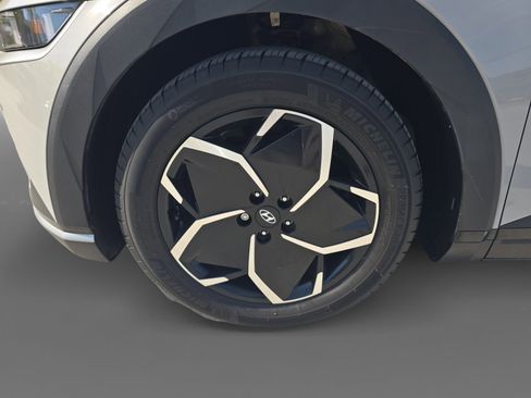 Certified 2024 Hyundai Ioniq 5 SEL RWD image 9