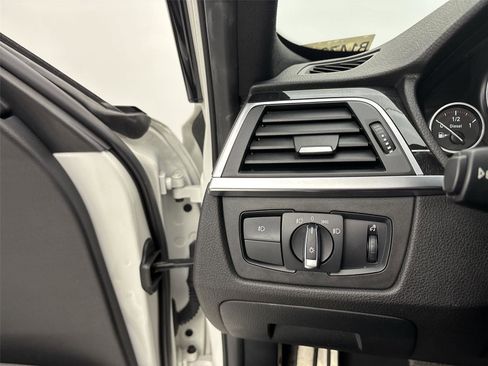 Used 2017 BMW 328d Sedan w/ M Sport Package image 31