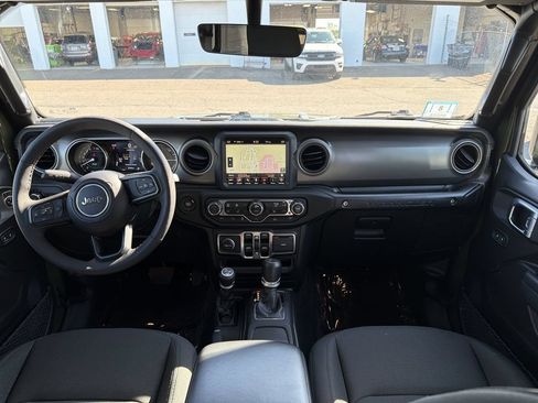 Used 2023 Jeep Wrangler Unlimited w/ Cold Weather Group AWD/4WD image 19