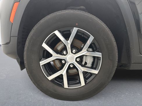 Used 2023 Jeep Grand Cherokee Limited image 24