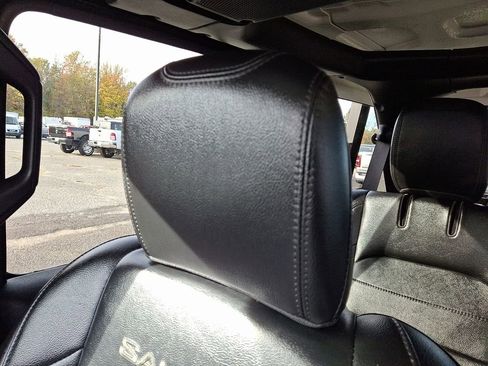 Used 2023 Jeep Wrangler Unlimited Sahara image 18