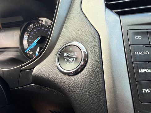 Used 2018 Ford Fusion SE image 29