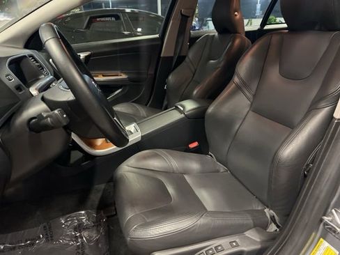 Used 2017 Volvo S60 T5 Inscription Platinum image 17