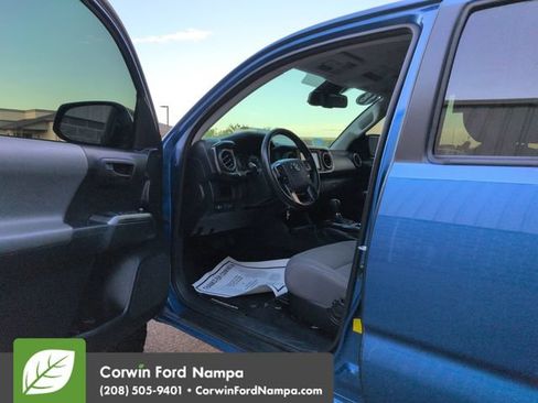 Used 2018 Toyota Tacoma SR5 AWD/4WD image 9