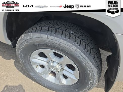 Used 2018 Toyota 4Runner SR5 Premium AWD/4WD image 4