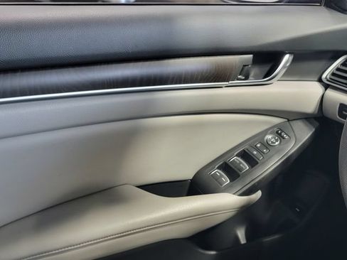 Used 2018 Honda Accord EX image 23
