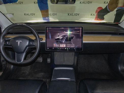 Used 2022 Tesla Model 3 RWD image 3