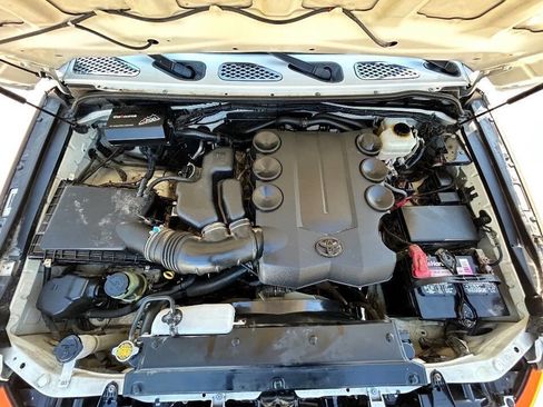 Used 2014 Toyota FJ Cruiser 4WD image 34