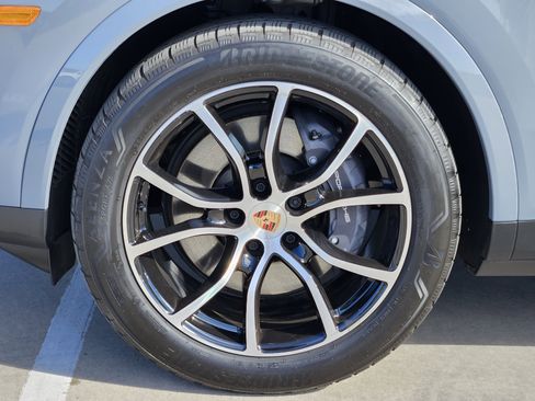 Certified 2025 Porsche Cayenne image 14