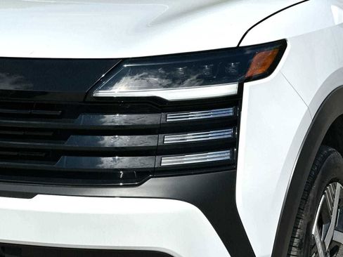 Used 2025 Nissan Kicks SV image 16