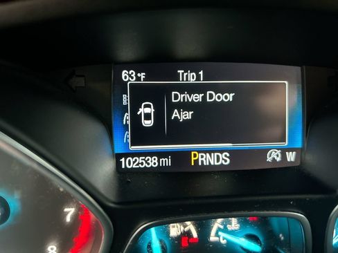 Used 2018 Ford Escape SE w/ SE Sync 3 Package AWD/4WD image 15
