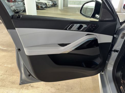 Certified 2025 BMW X6 xDrive40i image 17