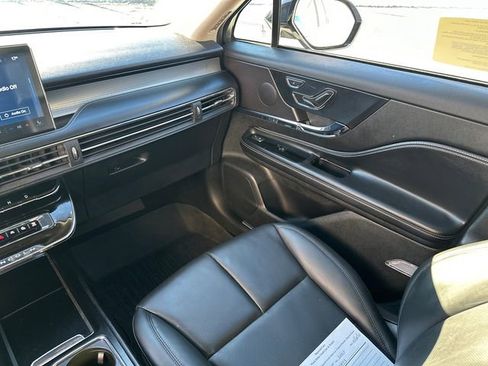 Used 2025 Lincoln Corsair AWD w/ Equipment Group 101A image 19