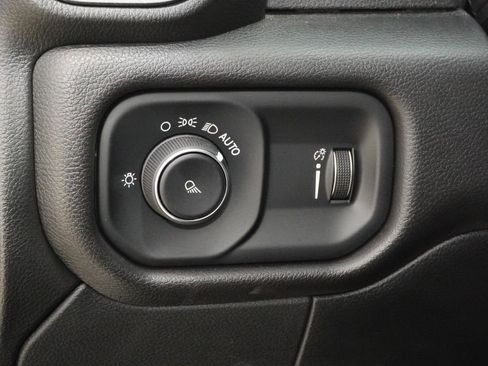 Used 2024 RAM 2500 Tradesman w/ Chrome Appearance Group image 26