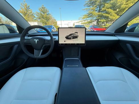 Used 2023 Tesla Model 3 Standard Range image 2