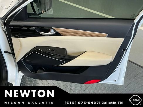 Used 2018 Kia Cadenza Premium w/ Luxury Package FWD image 40