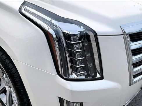 Used 2015 Cadillac Escalade ESV Premium AWD/4WD image 25